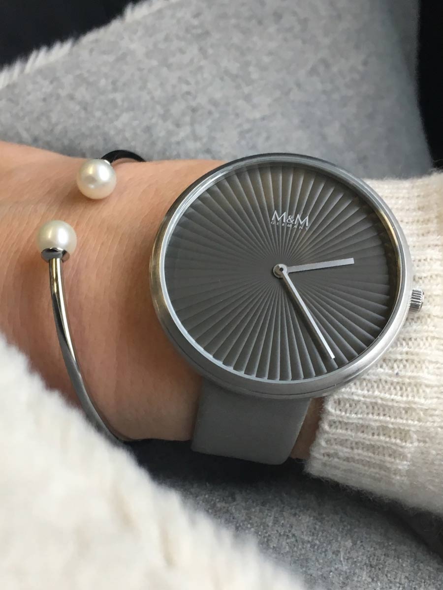Minimalistic watch